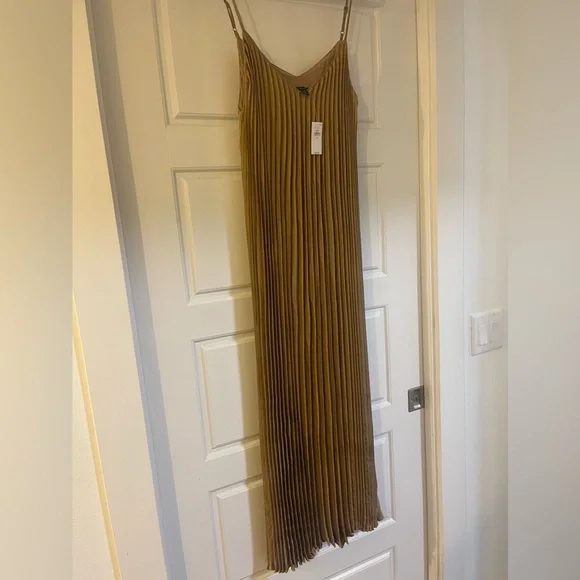 open lace back dress Spaghetti-Strapped Vertical-Pleated Maxi Dress